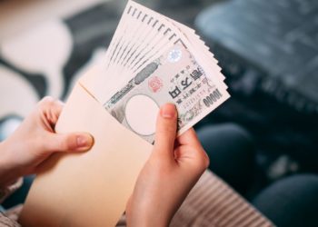 Partidos de oposição enviam para parlamento do Japão projeto de ajuda de 100 mil ienes para pessoas que passam por dificuldades por conta da pandemia