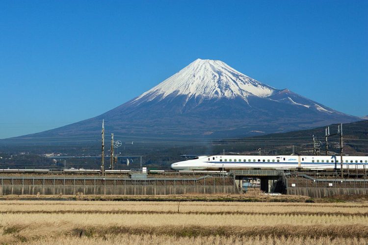 shinkansen: Serão abolidos telefones públicos em trens-bala