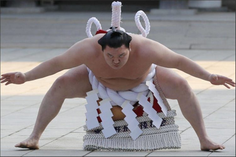 Yokozuna Kakuryu  se aposenta do sumô e fala sobre sua decisão