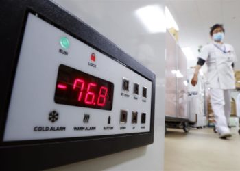 Cerca de 1 mil doses de vacina contra COVID-19 estragam em hospital do Japão por falta de refrigeração