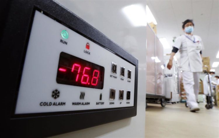 Cerca de 1 mil doses de vacina contra COVID-19 estragam em hospital do Japão por falta de refrigeração