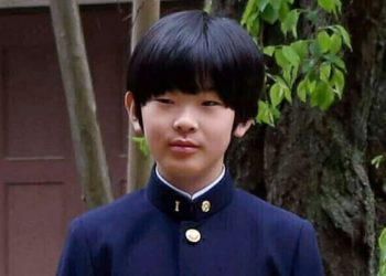 Pricípe Hisahito do Japão recebe prêmio literário