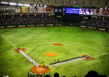 Estádios de beisebol de portas fechada para os fãs durante o estado de emergência