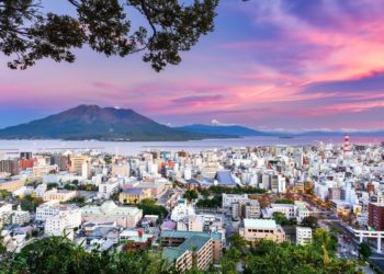 Ilha atingida por uma enxurrada de terremotos no sudoeste do Japão