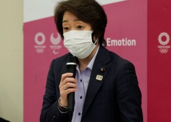 Seiko Hashimoto confirma Olimpíadas, apesar da disparada de covid-19 e rejeição