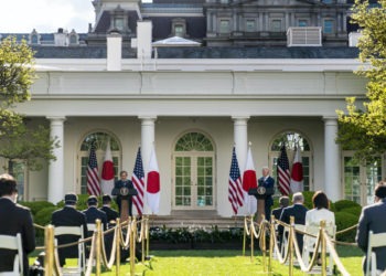Joe Biden recebe Suga Yoshihide para a primeira cúpula da Casa Branca