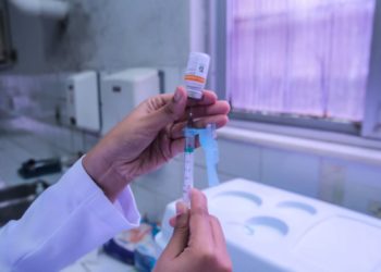 Empresas do Japão se preparam para vacinar no local de trabalho