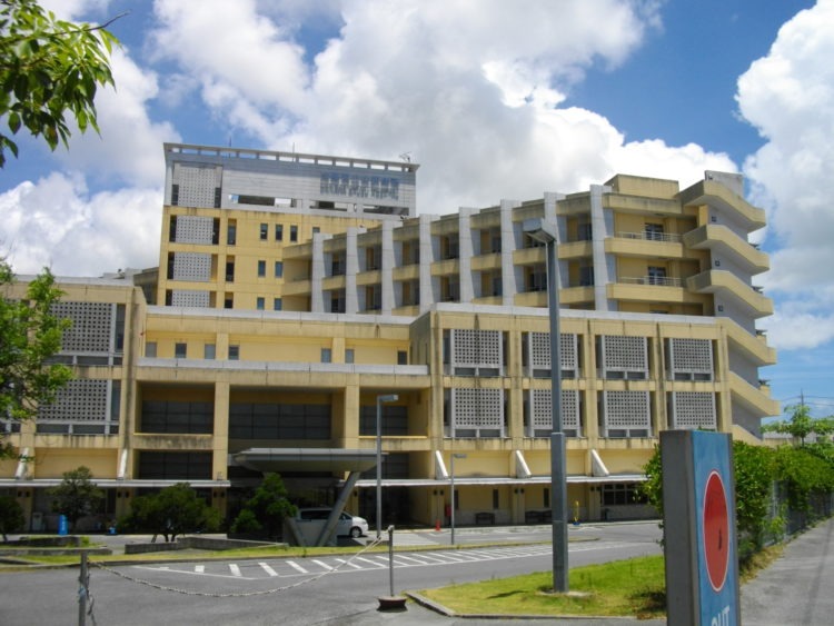 Hospital da rede pública de Okinawa sofre com ritmo acelerado de infecções por Covid-19
