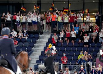 Delegações barulhentas representam torcedores na Olimpíada de Tóquio