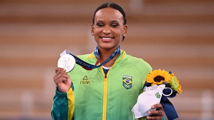 Rebeca Andrade leva prata inédita no individual geral da ginástica artística