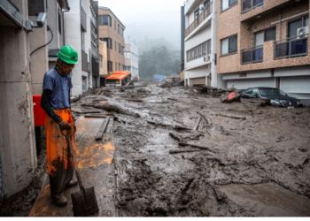 Deslizamento de terra deixa 19 desaparecidos e cerca de 200 casas sem eletricidade em Atami no Japão