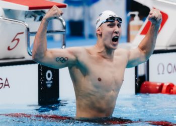 Os Estados Unidos conseguem o primeiro ouro na natação na Tóquio 2020