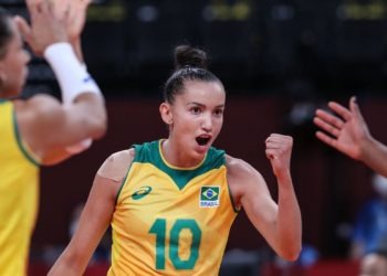 Brasil vence o Japão, mas perde Macris lesionada no vôlei feminino