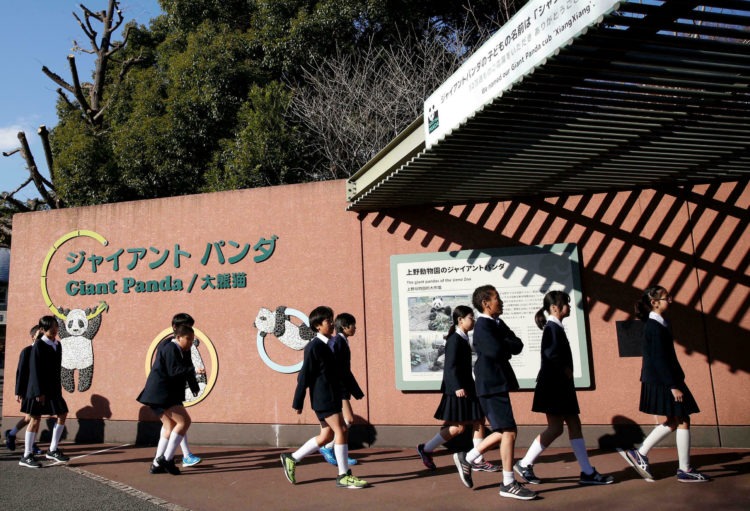 Japão regista aumento no número de infecções por Covid-19 em menores de 20 anos