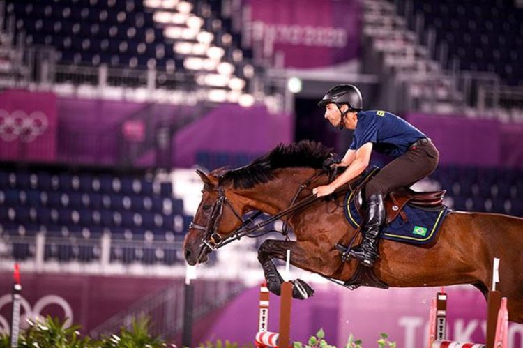 Brasileiro Yuri Mansur avança à final de saltos no hipismo em Tóquio