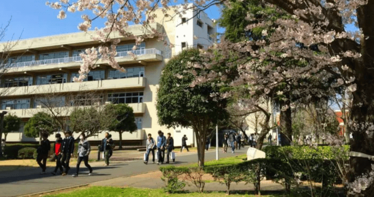Promotores investigam uma das maiores universidades do Japão por suspeita de fraude