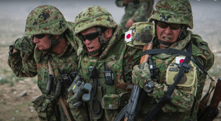 Exército do Japão inicia treinamento de grande escala