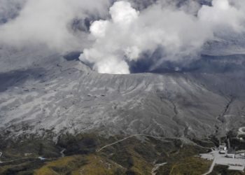 Monte Aso, no Japão, entra em erupção