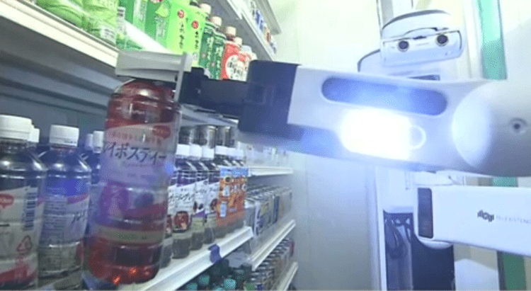 Loja de conveniência FamilyMart utiliza robô para estocar bebidas