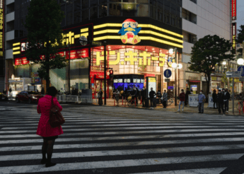 Pesquisa revela que apenas 30% dos motoristas japoneses, param para as pessoas nas faixas de pedestres