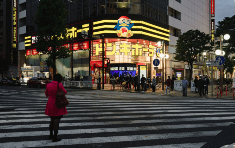 Pesquisa revela que apenas 30% dos motoristas japoneses, param para as pessoas nas faixas de pedestres