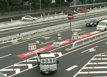 Treinamento simula operação em via expressa após terremoto
