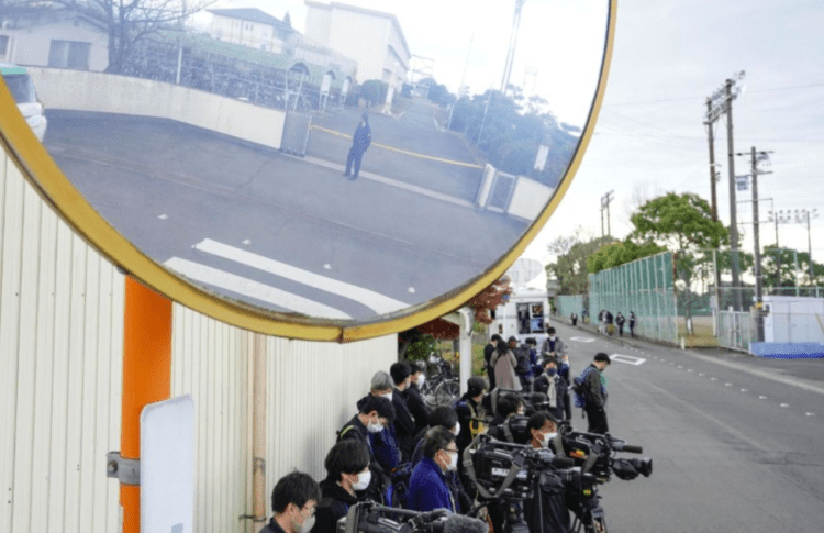 Aluno de 14 anos morto a facada por colega em escola do Japão