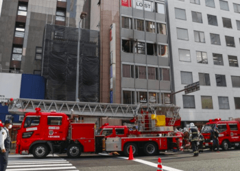 Idoso é suspeito de ter provocado incêndio que deixou dezenas de mortos em Osaka