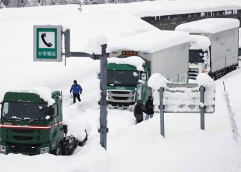 Nevasca afeta os transportes no Japão
