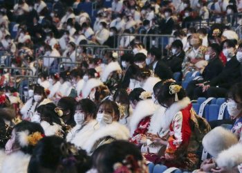 Cerimônias para jovens de 20 anos mesmo após redução da maioridade no Japão