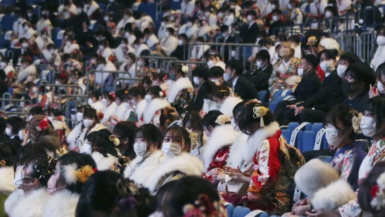 Cerimônias para jovens de 20 anos mesmo após redução da maioridade no Japão