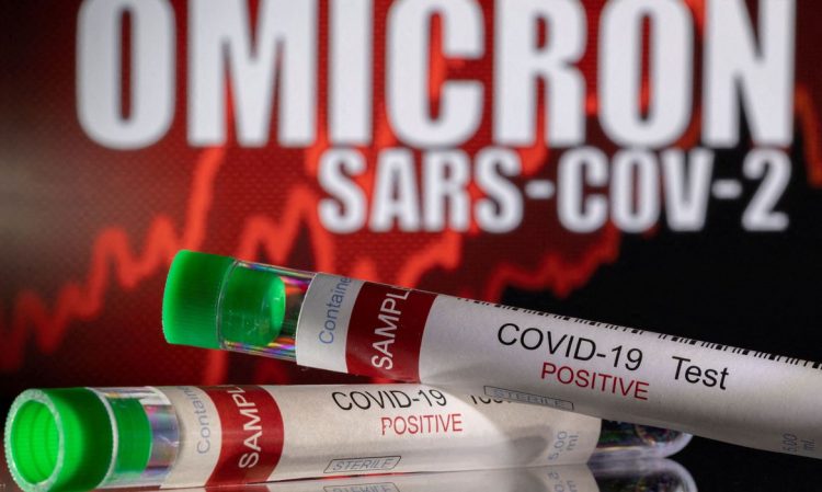 Casos de contágio pela ômicron duplicam em menos de dois dias