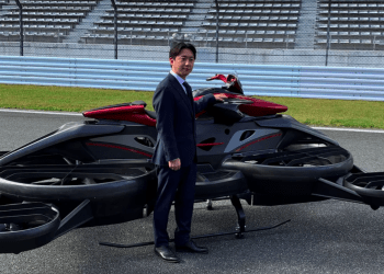 Startup japonesa apresenta moto voadora