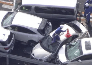 Engavetamento em via expressa deixa dezenas de feridos na província de Chiba