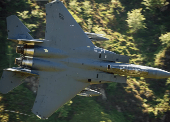 Caça F-15 desaparece no Mar do Japão