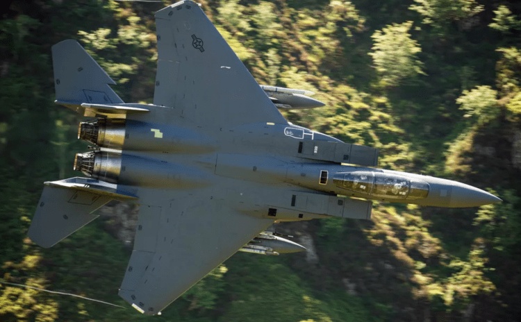 Caça F-15 desaparece no Mar do Japão