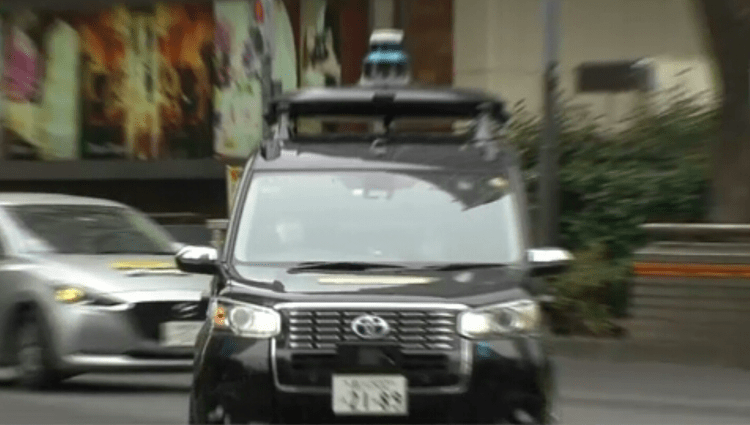 Carros autodirigíveis são testados no centro de Tóquio