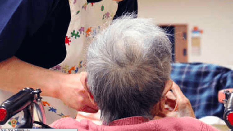 Funcionária é presa por agredir idosa de 91 anos