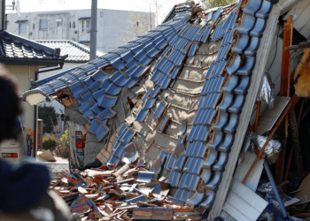 Terremoto de magnitude 7,4 deixa 3 mortos no Japão