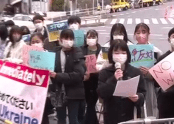 Estudantes japoneses fazem abaixo-assinado contra a guerra