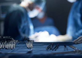 Médico que filmava paciente durante cirugia é preso em Kyoto