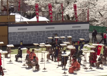 Joga com seres humanos no lugar de peças de tabuleiro