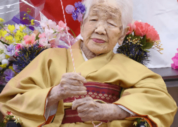 Kane Tanaka a pessoa mais velha do mundo morre aos 119 anos no Japão