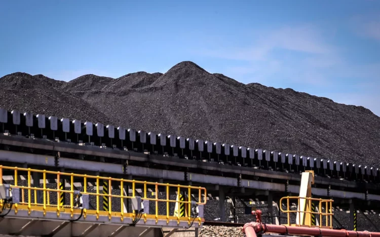 Japão reduzirá dependência de importações de carvão da Rússia