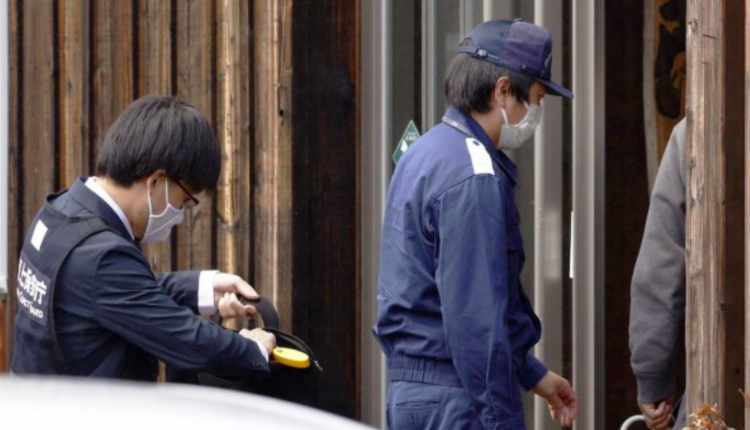 Guarda costeira faz buscas no escritório do operador do barco afundado em Hokkaido