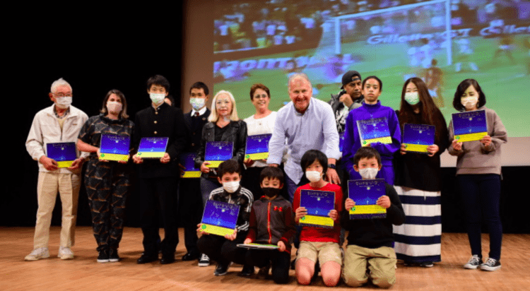 Zico visita centro esportivo em Toyama