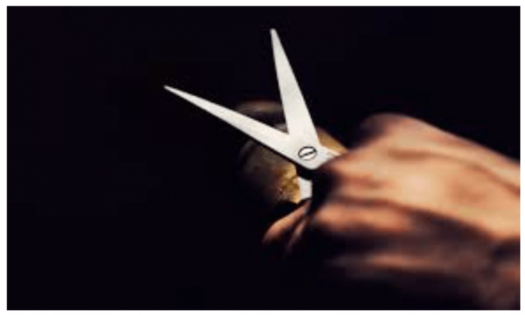 Adolescente de 14 anos é preso após ferir colega de classe com tesoura