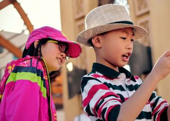 As crianças no Japão estão recebendo seus primeiros smartphones cada vez mais cedo