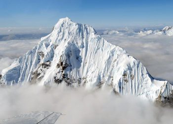 Alpinista japonês morre após cair em fenda no Alasca