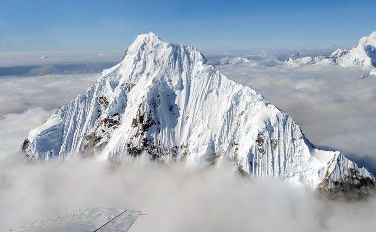Alpinista japonês morre após cair em fenda no Alasca